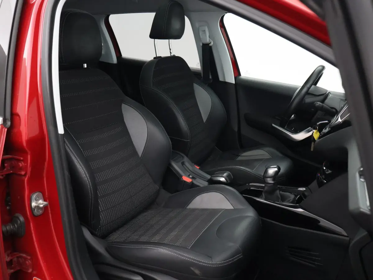 1.2 PT 110 PK ALLURE + TREKHAAK | PANORAMA | CAMERA | APPLE CARPLAY