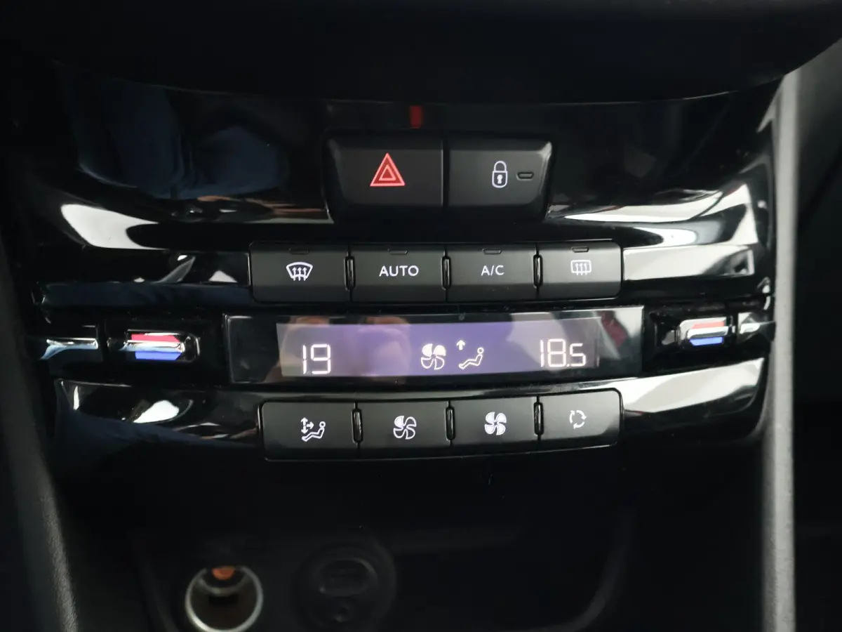 1.2 PT 110 PK ALLURE + TREKHAAK | PANORAMA | CAMERA | APPLE CARPLAY
