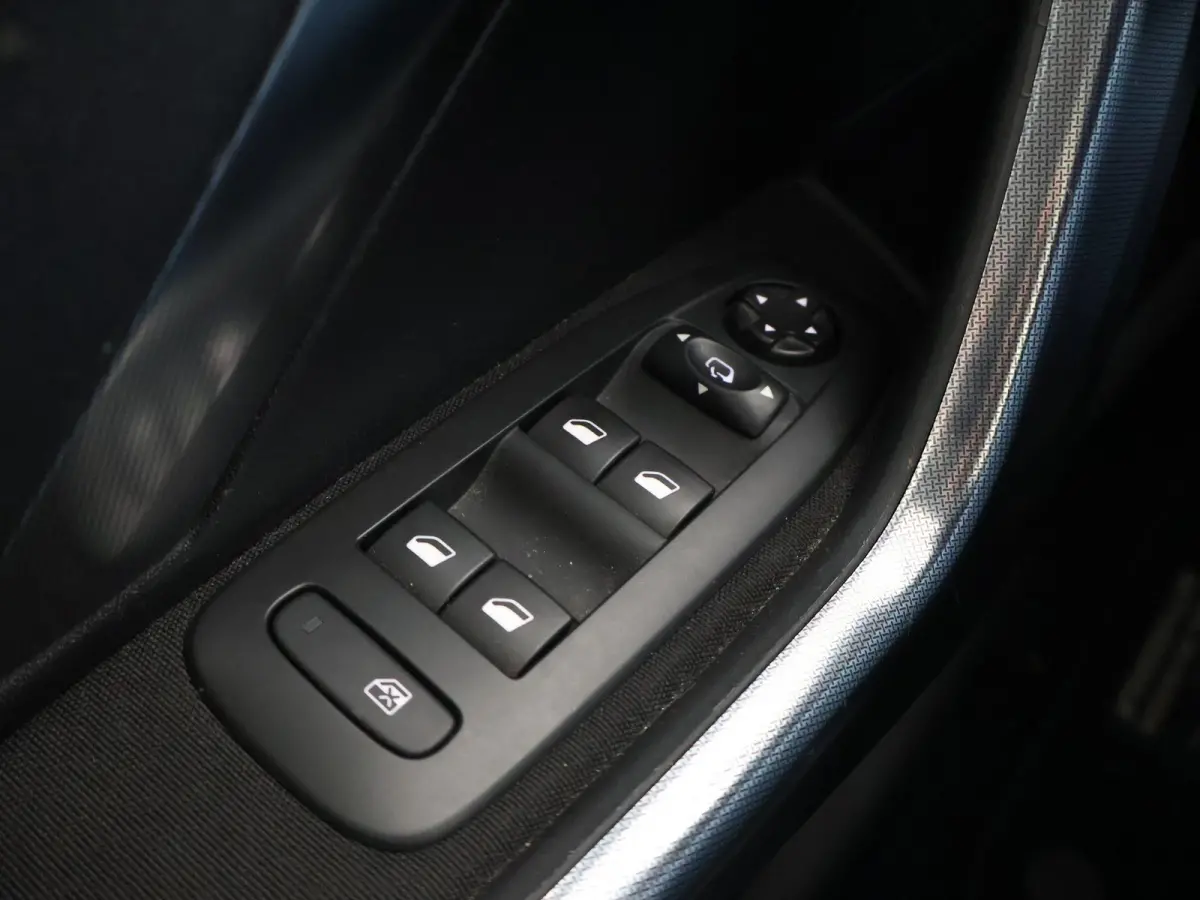 1.2 PT 110 PK ALLURE + TREKHAAK | PANORAMA | CAMERA | APPLE CARPLAY