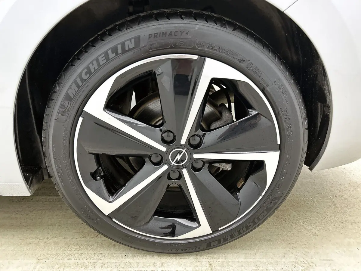 1.2 145pk Hybrid GS Automaat | Navigatie | Climate Control | Adaptieve Cruise Control | 360 Camera | Keyless Entry/Start | 17"LMV | Stoel/Stuurverwarming | Apple Carplay/Android Auto |