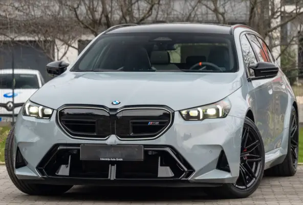 M5 ** DRIV. ASS+, M-REM, PANO, TREKH, ICONIC GLOW, MERINO LEDER, 21 INCH LMV ** 1e EIG - UNFALLFREI - Ex BMW AG ** ** INFORMEER OOK NAAR ONZE AANTREKKELIJKE FINANCIAL-LEASE TARIEVEN **