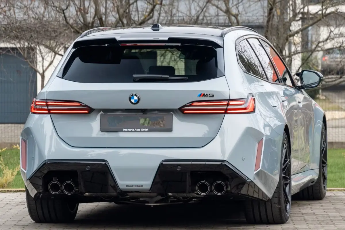 M5 ** DRIV. ASS+, M-REM, PANO, TREKH, ICONIC GLOW, MERINO LEDER, 21 INCH LMV ** 1e EIG - UNFALLFREI - Ex BMW AG ** ** INFORMEER OOK NAAR ONZE AANTREKKELIJKE FINANCIAL-LEASE TARIEVEN **