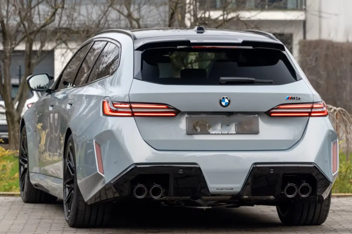 M5 ** DRIV. ASS+, M-REM, PANO, TREKH, ICONIC GLOW, MERINO LEDER, 21 INCH LMV ** 1e EIG - UNFALLFREI - Ex BMW AG ** ** INFORMEER OOK NAAR ONZE AANTREKKELIJKE FINANCIAL-LEASE TARIEVEN **
