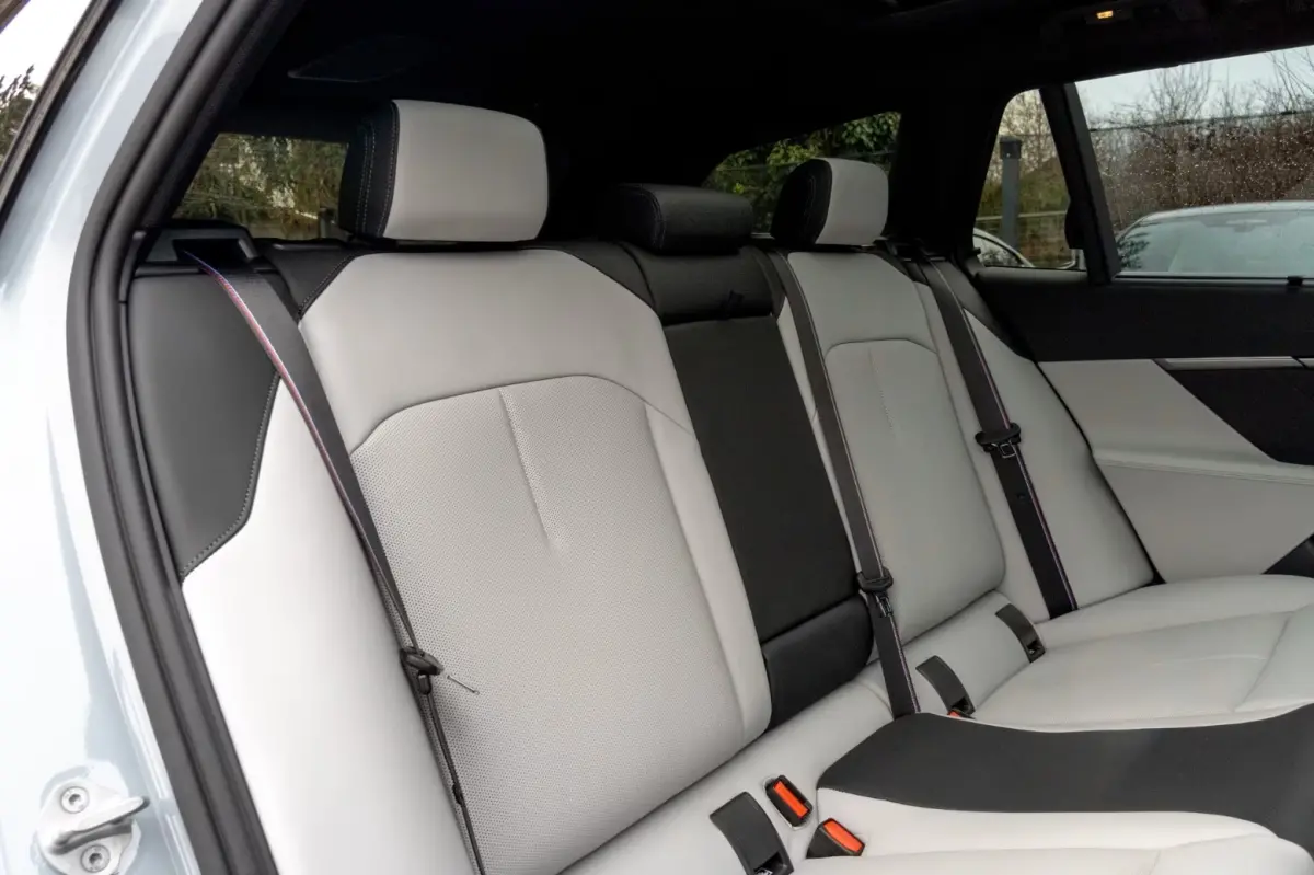 M5 ** DRIV. ASS+, M-REM, PANO, TREKH, ICONIC GLOW, MERINO LEDER, 21 INCH LMV ** 1e EIG - UNFALLFREI - Ex BMW AG ** ** INFORMEER OOK NAAR ONZE AANTREKKELIJKE FINANCIAL-LEASE TARIEVEN **