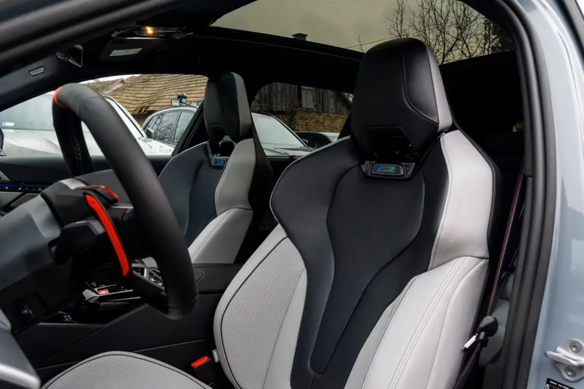 M5 ** DRIV. ASS+, M-REM, PANO, TREKH, ICONIC GLOW, MERINO LEDER, 21 INCH LMV ** 1e EIG - UNFALLFREI - Ex BMW AG ** ** INFORMEER OOK NAAR ONZE AANTREKKELIJKE FINANCIAL-LEASE TARIEVEN **