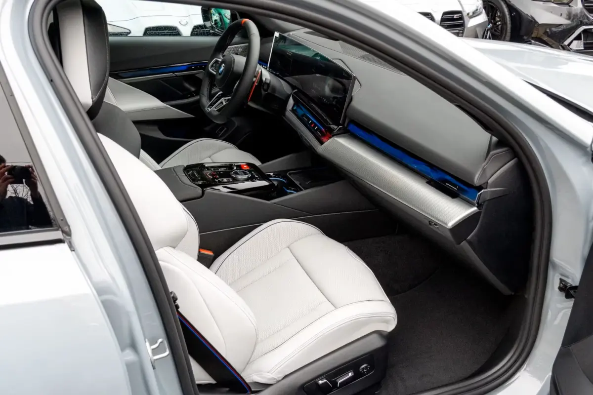 M5 ** DRIV. ASS+, M-REM, PANO, TREKH, ICONIC GLOW, MERINO LEDER, 21 INCH LMV ** 1e EIG - UNFALLFREI - Ex BMW AG ** ** INFORMEER OOK NAAR ONZE AANTREKKELIJKE FINANCIAL-LEASE TARIEVEN **