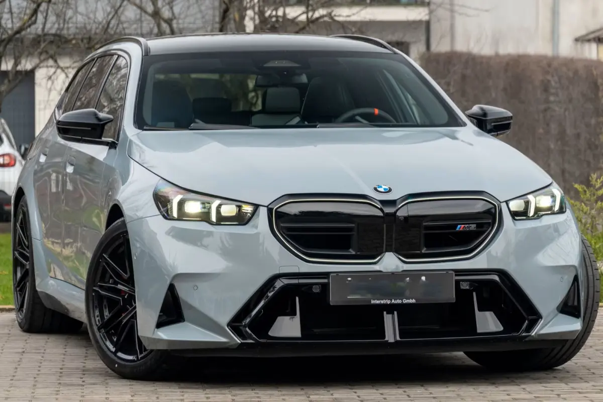 M5 ** DRIV. ASS+, M-REM, PANO, TREKH, ICONIC GLOW, MERINO LEDER, 21 INCH LMV ** 1e EIG - UNFALLFREI - Ex BMW AG ** ** INFORMEER OOK NAAR ONZE AANTREKKELIJKE FINANCIAL-LEASE TARIEVEN **