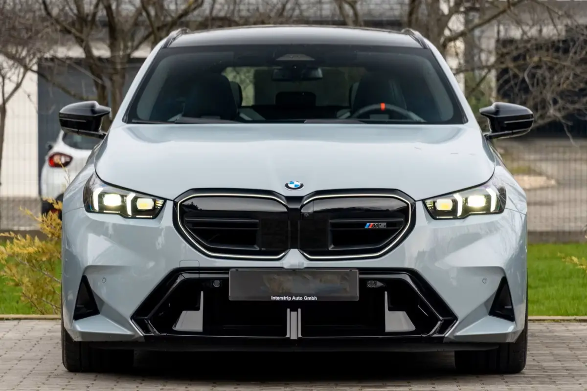 M5 ** DRIV. ASS+, M-REM, PANO, TREKH, ICONIC GLOW, MERINO LEDER, 21 INCH LMV ** 1e EIG - UNFALLFREI - Ex BMW AG ** ** INFORMEER OOK NAAR ONZE AANTREKKELIJKE FINANCIAL-LEASE TARIEVEN **