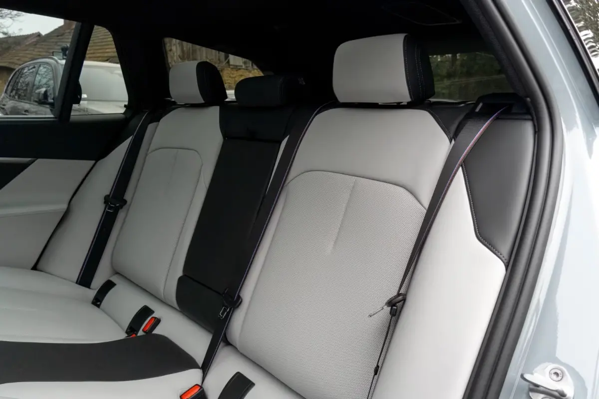 M5 ** DRIV. ASS+, M-REM, PANO, TREKH, ICONIC GLOW, MERINO LEDER, 21 INCH LMV ** 1e EIG - UNFALLFREI - Ex BMW AG ** ** INFORMEER OOK NAAR ONZE AANTREKKELIJKE FINANCIAL-LEASE TARIEVEN **