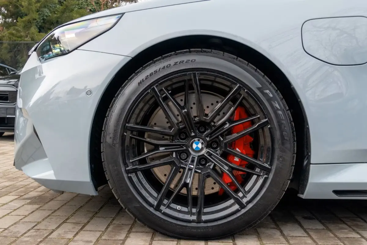 M5 ** DRIV. ASS+, M-REM, PANO, TREKH, ICONIC GLOW, MERINO LEDER, 21 INCH LMV ** 1e EIG - UNFALLFREI - Ex BMW AG ** ** INFORMEER OOK NAAR ONZE AANTREKKELIJKE FINANCIAL-LEASE TARIEVEN **