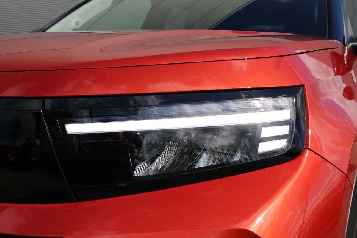 GS - | 11 kW boordlader | 17" Lichtmetalen velgen in Zwart met 215/60 R17 banden | Achteruitrijcamera