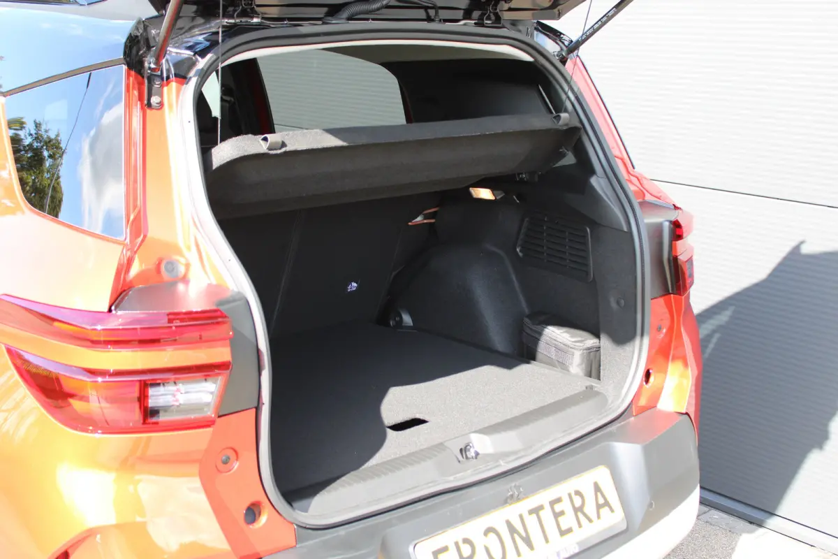 GS - | 11 kW boordlader | 17" Lichtmetalen velgen in Zwart met 215/60 R17 banden | Achteruitrijcamera