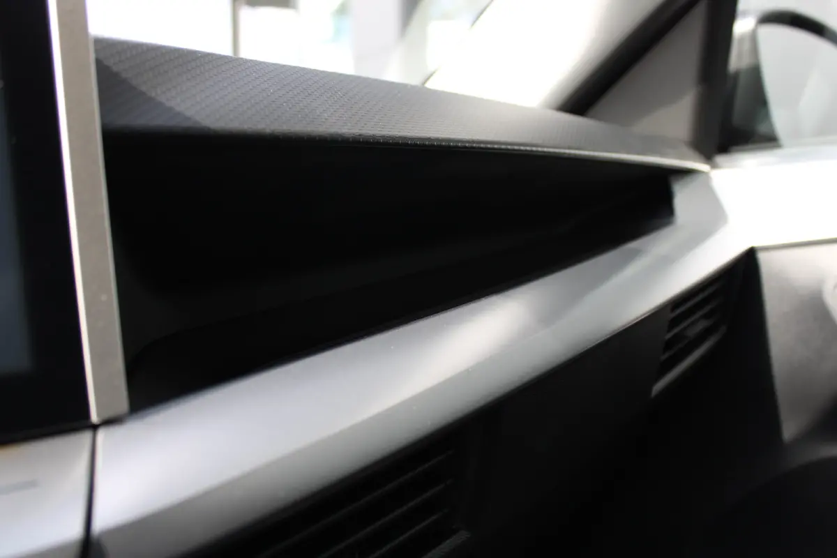 GS - | 11 kW boordlader | 17" Lichtmetalen velgen in Zwart met 215/60 R17 banden | Achteruitrijcamera