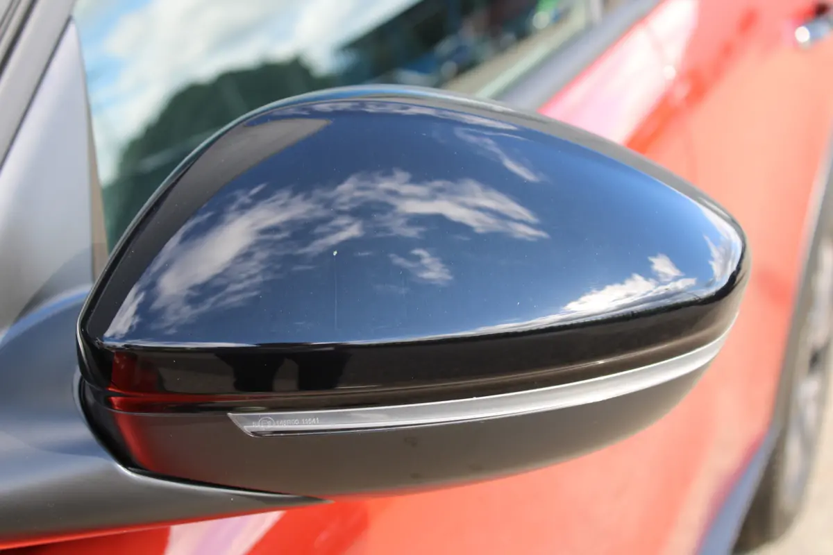 GS - | 11 kW boordlader | 17" Lichtmetalen velgen in Zwart met 215/60 R17 banden | Achteruitrijcamera