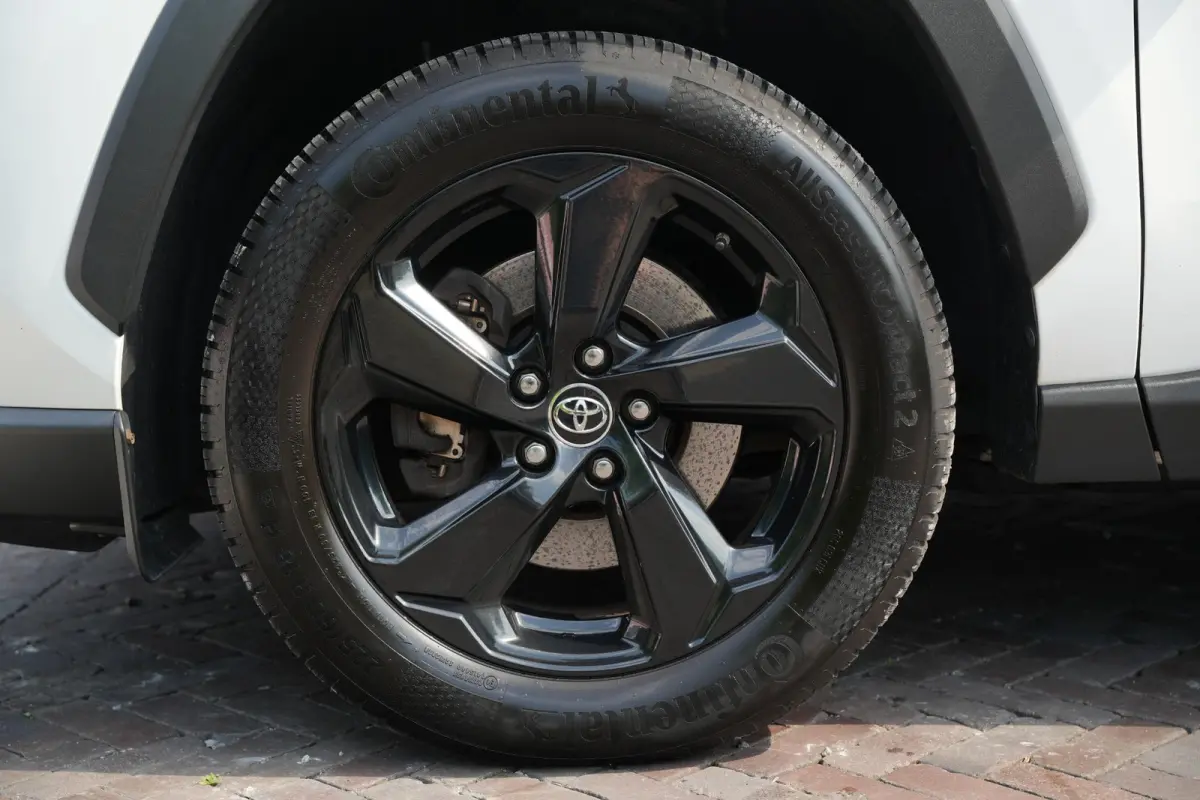 2.5 Hybrid AWD Business Intro