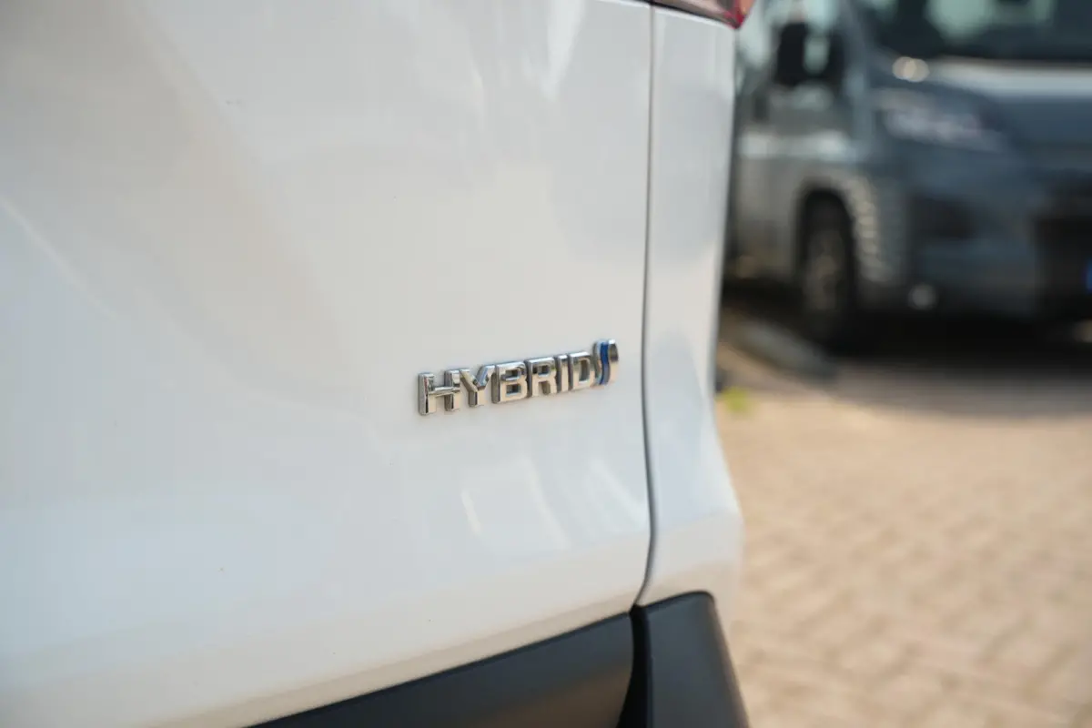 2.5 Hybrid AWD Business Intro