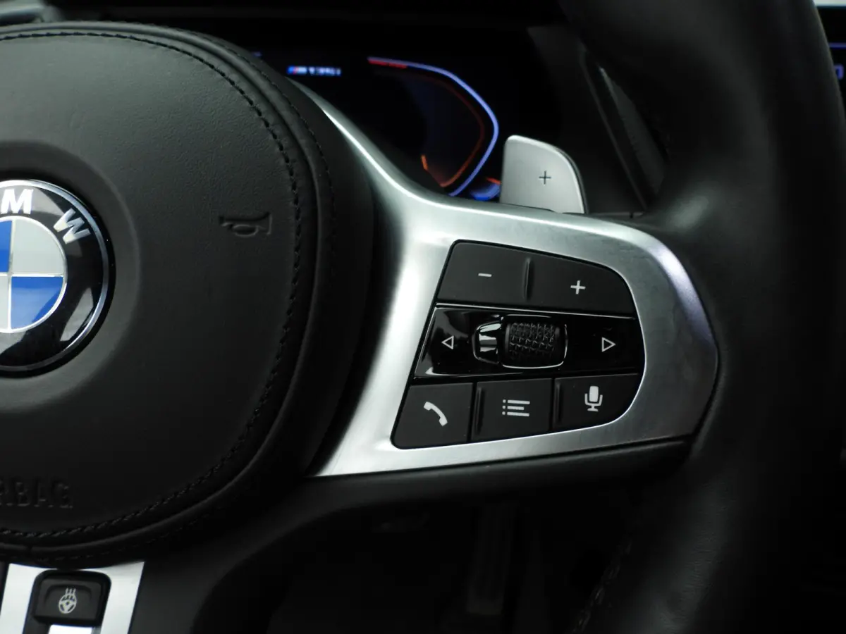 5-deurs M135i xDrive M-Sportpakket | LED | HUD | Sportstoelen | Stoelverwarming | Keyless | DAB | Hifi speakers | Alu 18 inch