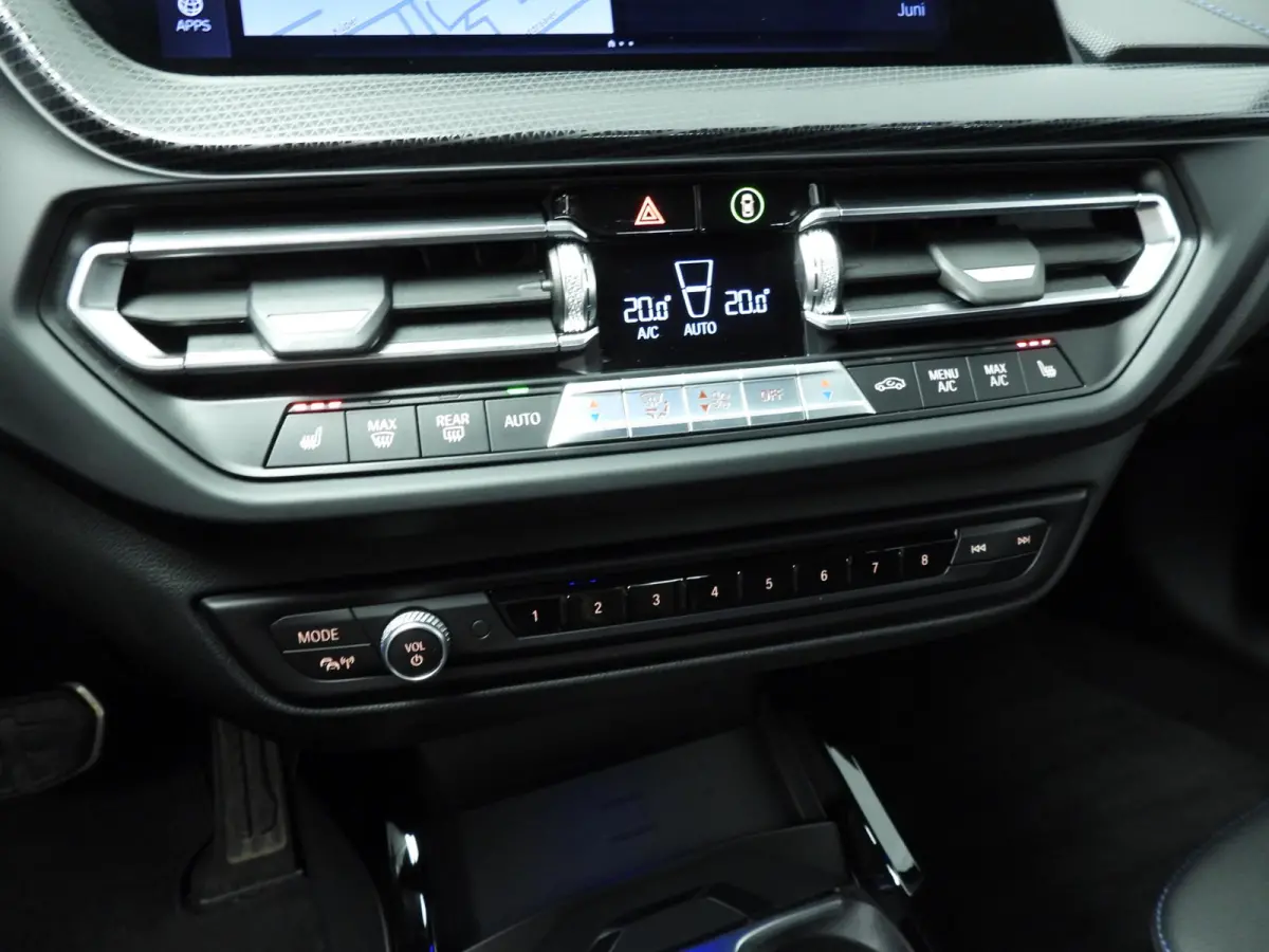 5-deurs M135i xDrive M-Sportpakket | LED | HUD | Sportstoelen | Stoelverwarming | Keyless | DAB | Hifi speakers | Alu 18 inch