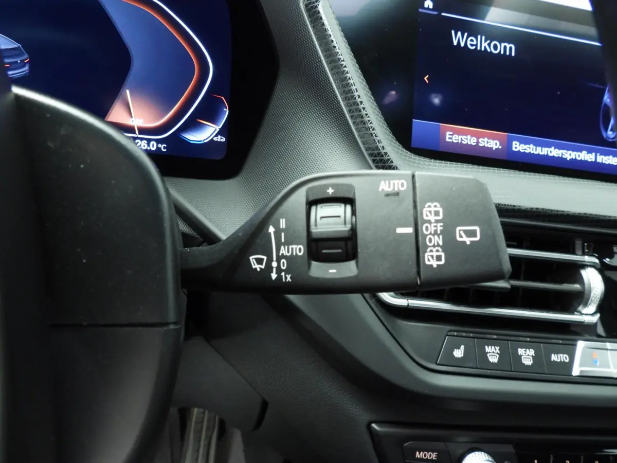 5-deurs M135i xDrive M-Sportpakket | LED | HUD | Sportstoelen | Stoelverwarming | Keyless | DAB | Hifi speakers | Alu 18 inch