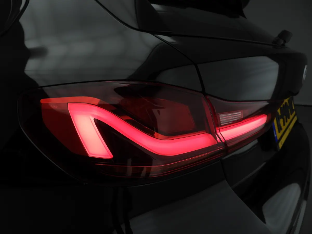 5-deurs M135i xDrive M-Sportpakket | LED | HUD | Sportstoelen | Stoelverwarming | Keyless | DAB | Hifi speakers | Alu 18 inch