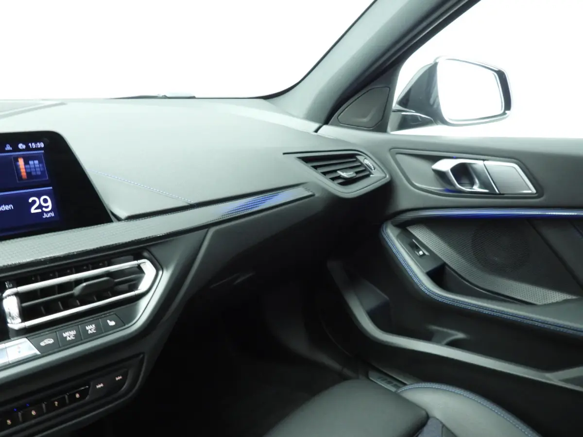 5-deurs M135i xDrive M-Sportpakket | LED | HUD | Sportstoelen | Stoelverwarming | Keyless | DAB | Hifi speakers | Alu 18 inch