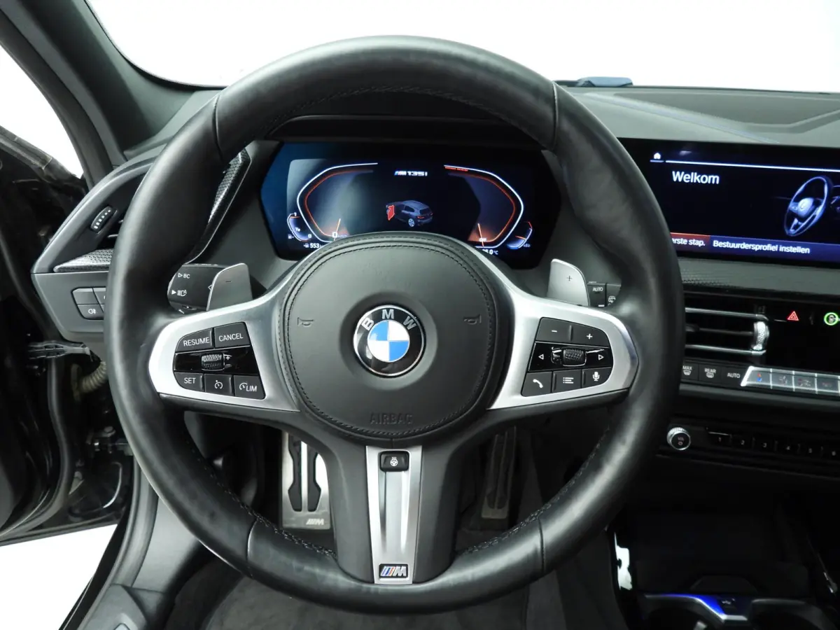 5-deurs M135i xDrive M-Sportpakket | LED | HUD | Sportstoelen | Stoelverwarming | Keyless | DAB | Hifi speakers | Alu 18 inch
