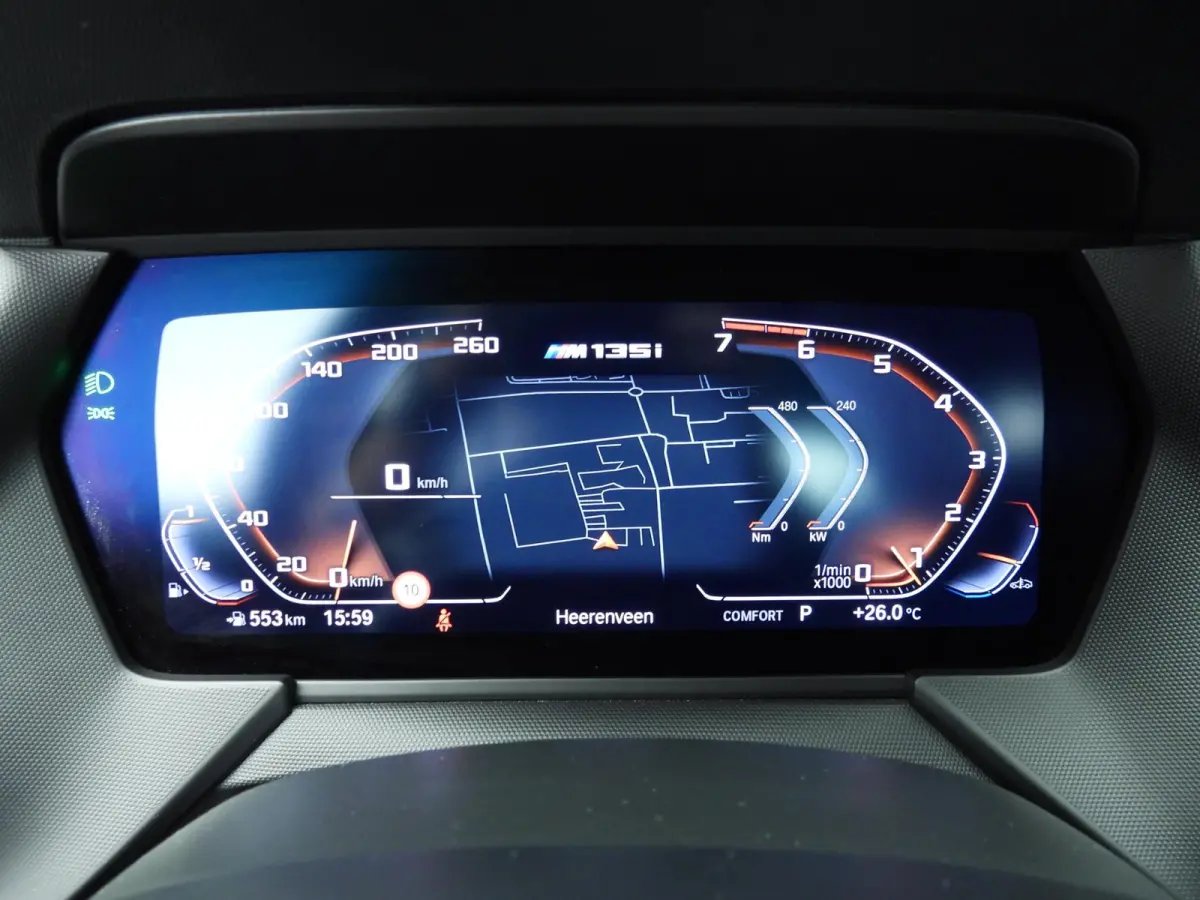 5-deurs M135i xDrive M-Sportpakket | LED | HUD | Sportstoelen | Stoelverwarming | Keyless | DAB | Hifi speakers | Alu 18 inch