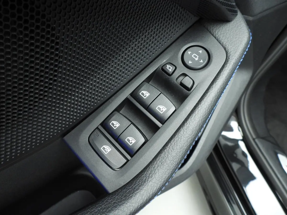 5-deurs M135i xDrive M-Sportpakket | LED | HUD | Sportstoelen | Stoelverwarming | Keyless | DAB | Hifi speakers | Alu 18 inch