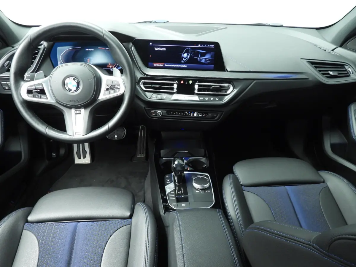 5-deurs M135i xDrive M-Sportpakket | LED | HUD | Sportstoelen | Stoelverwarming | Keyless | DAB | Hifi speakers | Alu 18 inch
