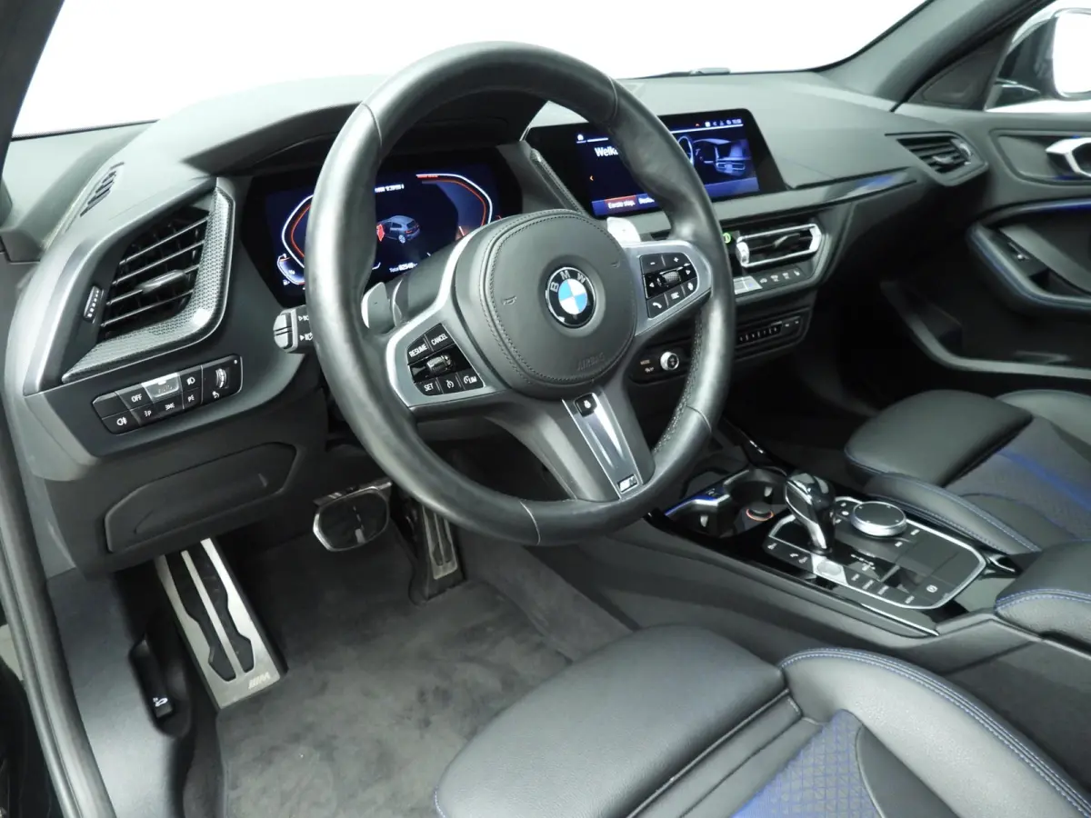 5-deurs M135i xDrive M-Sportpakket | LED | HUD | Sportstoelen | Stoelverwarming | Keyless | DAB | Hifi speakers | Alu 18 inch