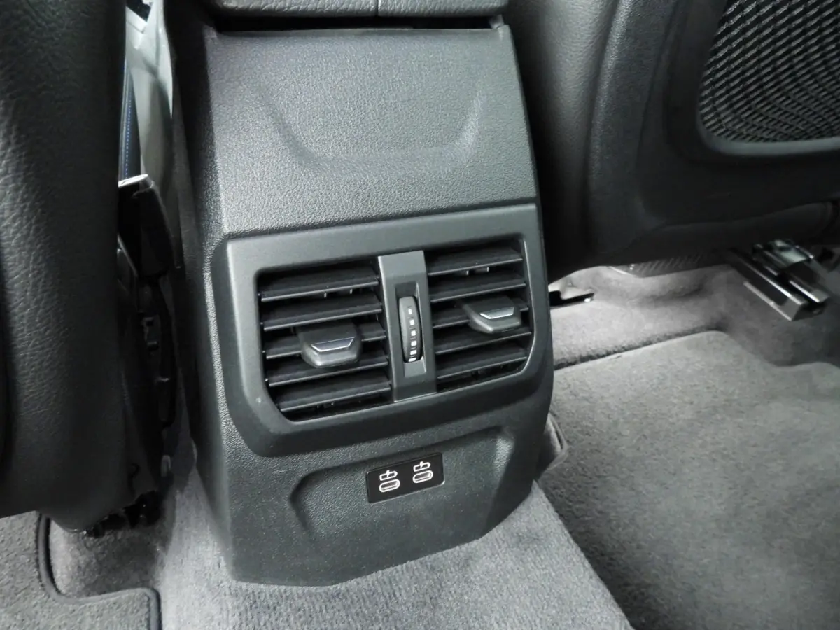 5-deurs M135i xDrive M-Sportpakket | LED | HUD | Sportstoelen | Stoelverwarming | Keyless | DAB | Hifi speakers | Alu 18 inch