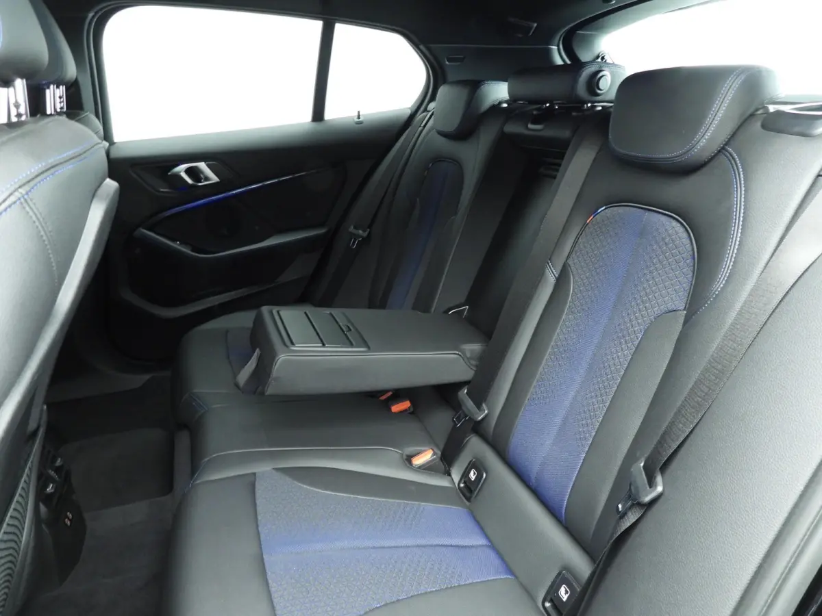 5-deurs M135i xDrive M-Sportpakket | LED | HUD | Sportstoelen | Stoelverwarming | Keyless | DAB | Hifi speakers | Alu 18 inch