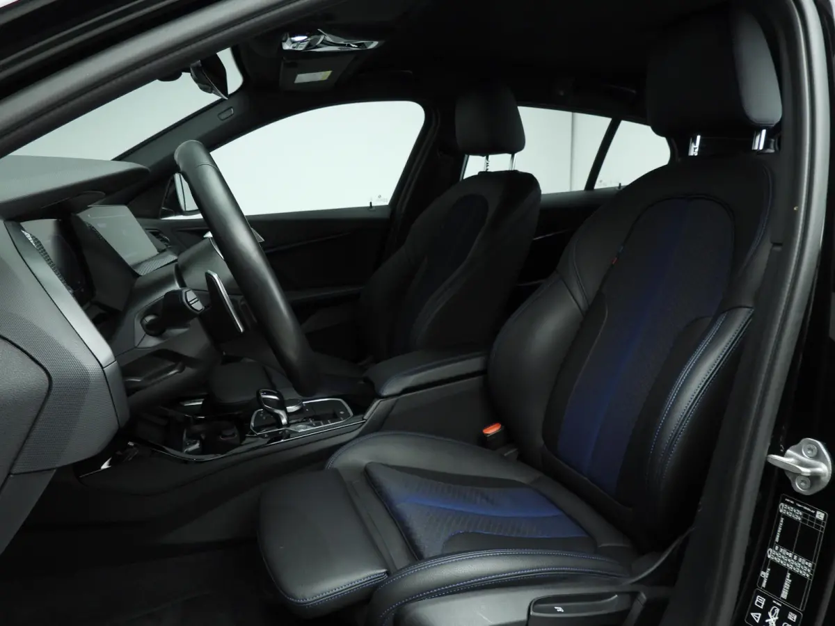 5-deurs M135i xDrive M-Sportpakket | LED | HUD | Sportstoelen | Stoelverwarming | Keyless | DAB | Hifi speakers | Alu 18 inch