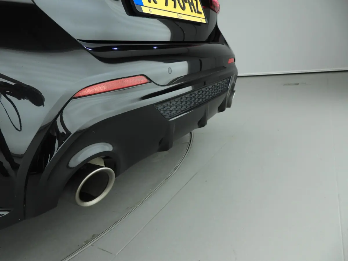 5-deurs M135i xDrive M-Sportpakket | LED | HUD | Sportstoelen | Stoelverwarming | Keyless | DAB | Hifi speakers | Alu 18 inch