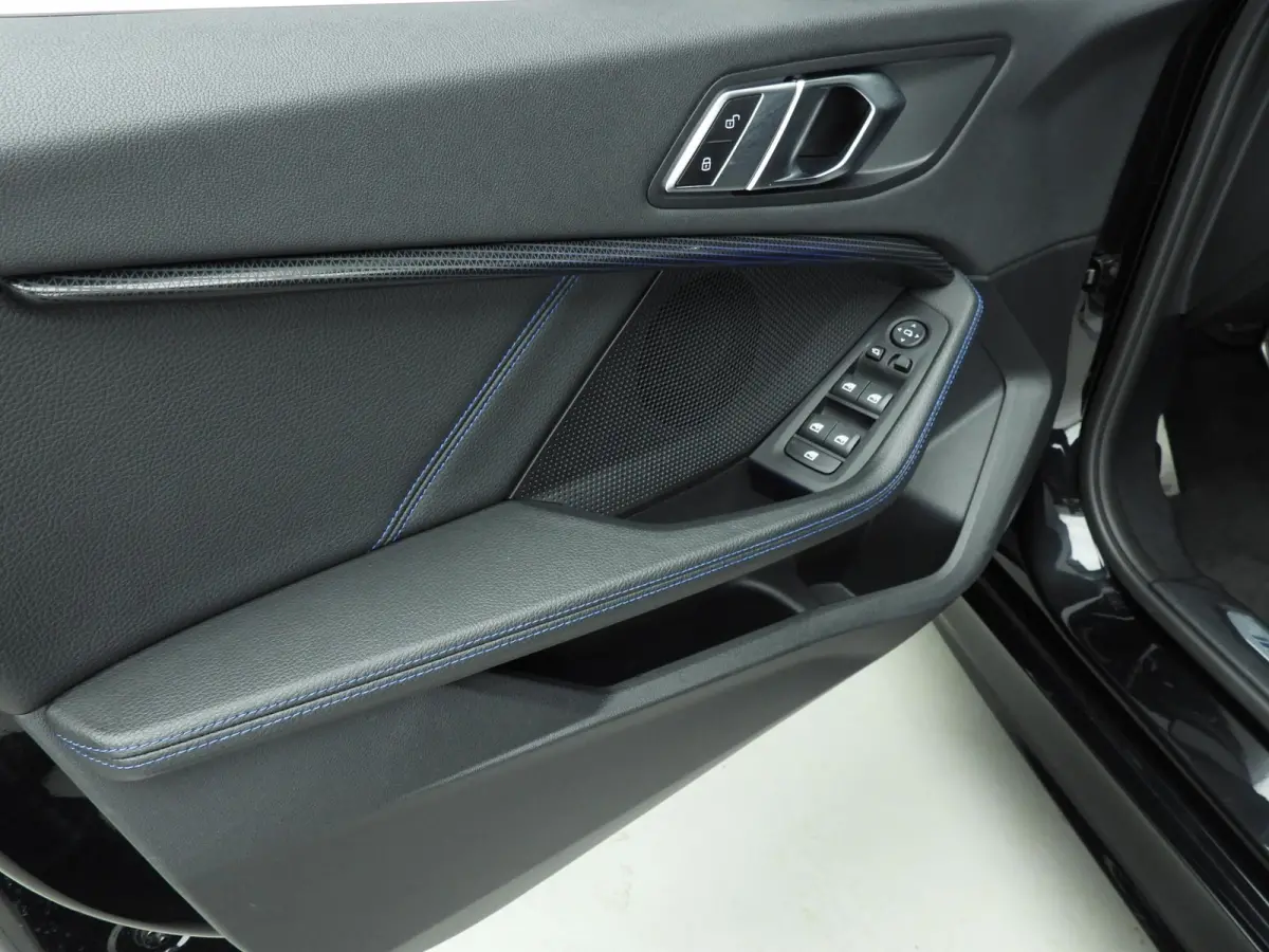 5-deurs M135i xDrive M-Sportpakket | LED | HUD | Sportstoelen | Stoelverwarming | Keyless | DAB | Hifi speakers | Alu 18 inch