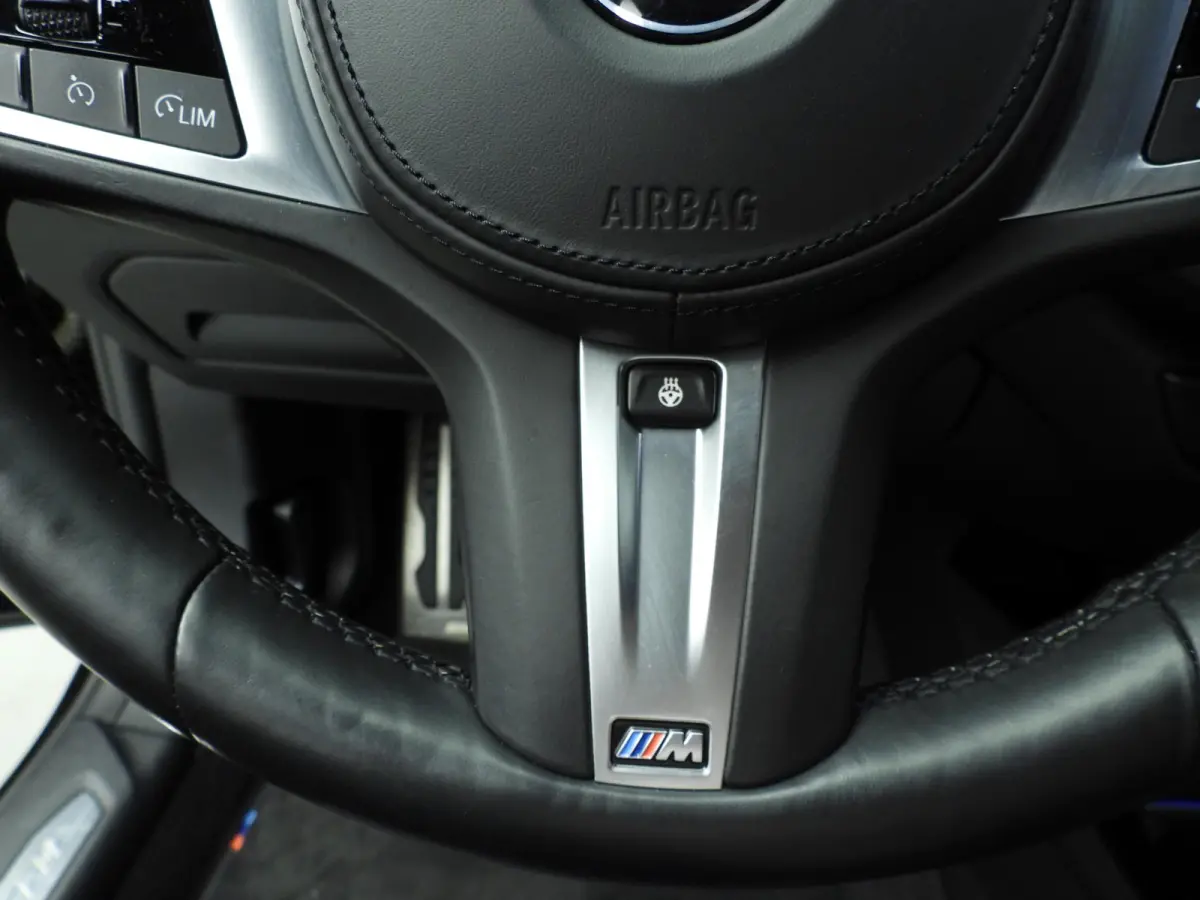 5-deurs M135i xDrive M-Sportpakket | LED | HUD | Sportstoelen | Stoelverwarming | Keyless | DAB | Hifi speakers | Alu 18 inch