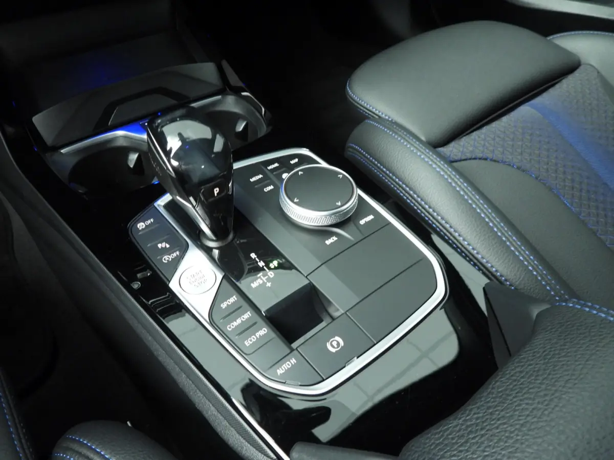 5-deurs M135i xDrive M-Sportpakket | LED | HUD | Sportstoelen | Stoelverwarming | Keyless | DAB | Hifi speakers | Alu 18 inch
