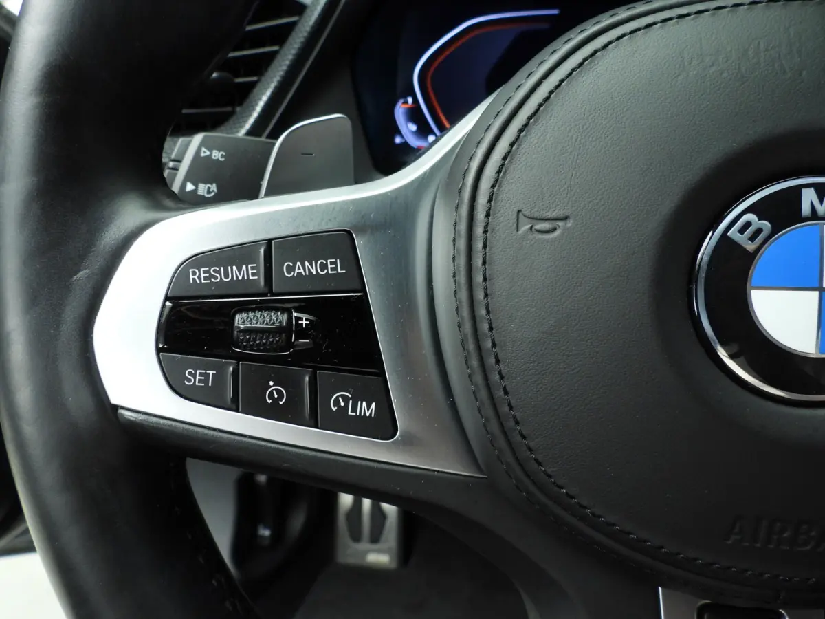 5-deurs M135i xDrive M-Sportpakket | LED | HUD | Sportstoelen | Stoelverwarming | Keyless | DAB | Hifi speakers | Alu 18 inch