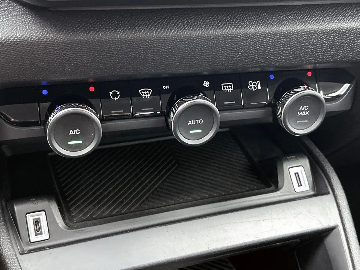 136pk You 50 kWh Automaat | Apple Carplay/Android Auto | Climate Control | Cruise Control | Camera | FASE 3 | 16"LMV | Parkeersensoren | Warmtepomp |