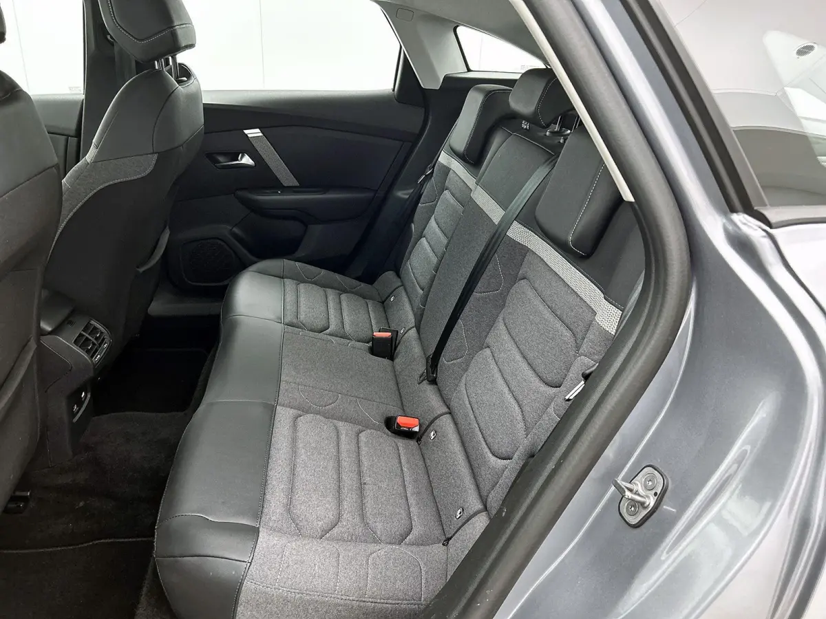136pk You 50 kWh Automaat | Apple Carplay/Android Auto | Climate Control | Cruise Control | Camera | FASE 3 | 16"LMV | Parkeersensoren | Warmtepomp |