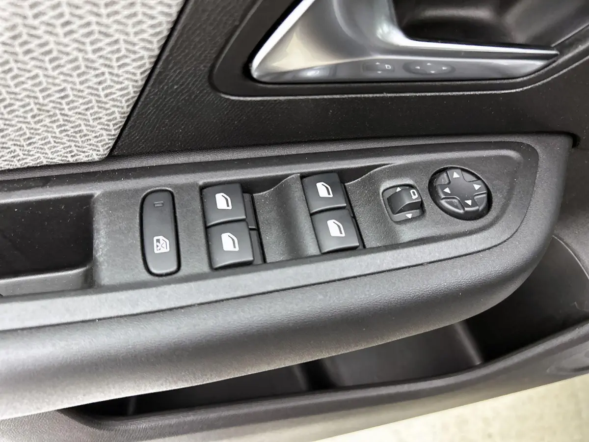 136pk You 50 kWh Automaat | Apple Carplay/Android Auto | Climate Control | Cruise Control | Camera | FASE 3 | 16"LMV | Parkeersensoren | Warmtepomp |