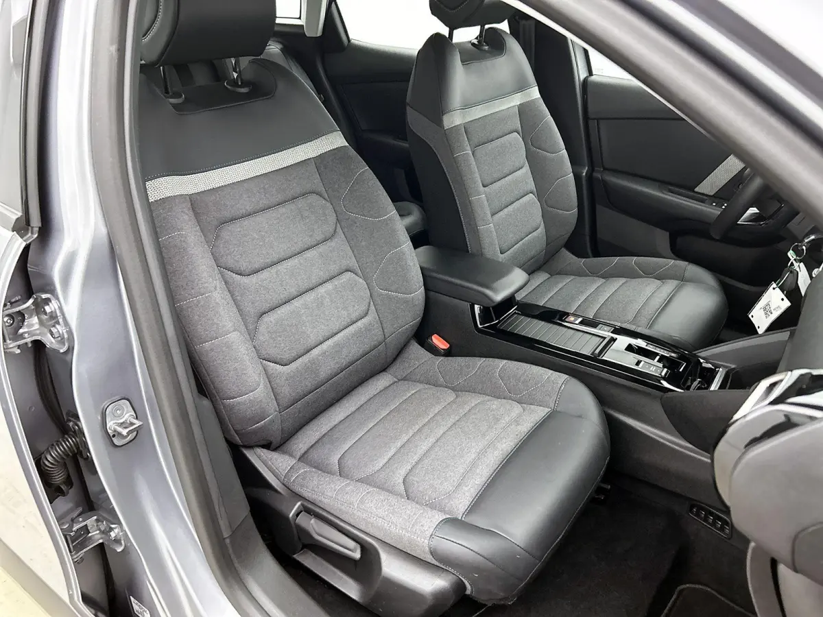 136pk You 50 kWh Automaat | Apple Carplay/Android Auto | Climate Control | Cruise Control | Camera | FASE 3 | 16"LMV | Parkeersensoren | Warmtepomp |