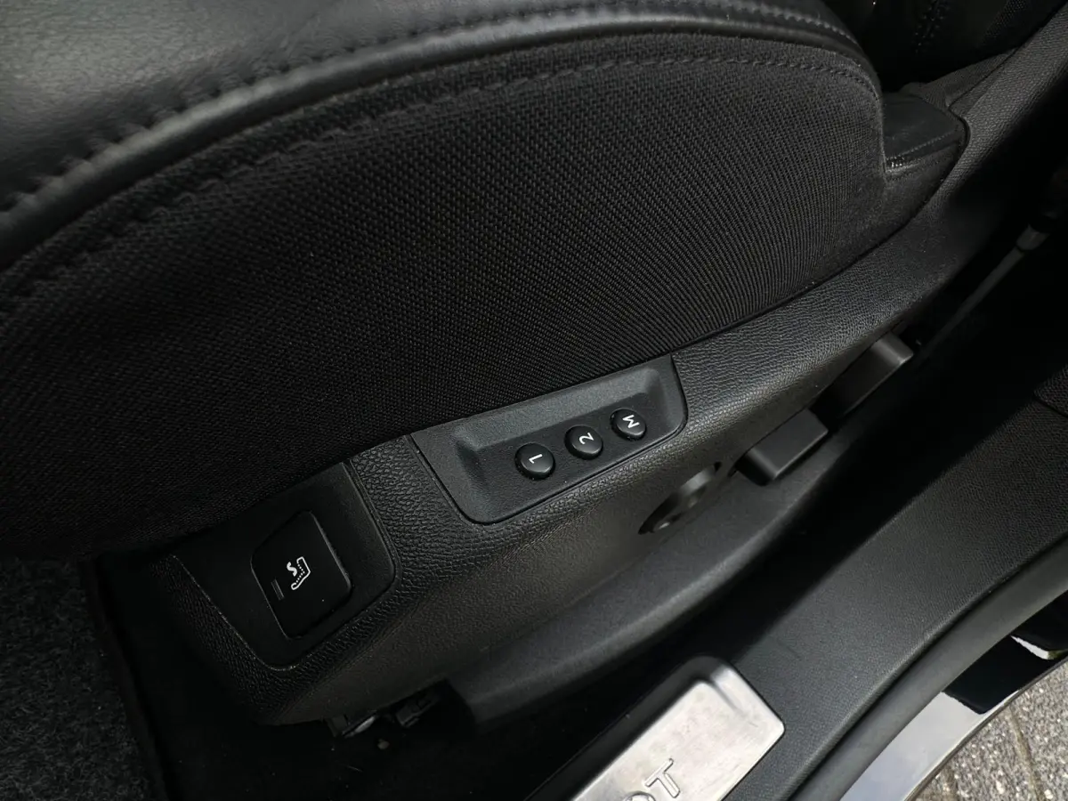 1.6 e GT Line, Automaat, Camera, CarPlay, Pano, Memory, Leder, Cruise