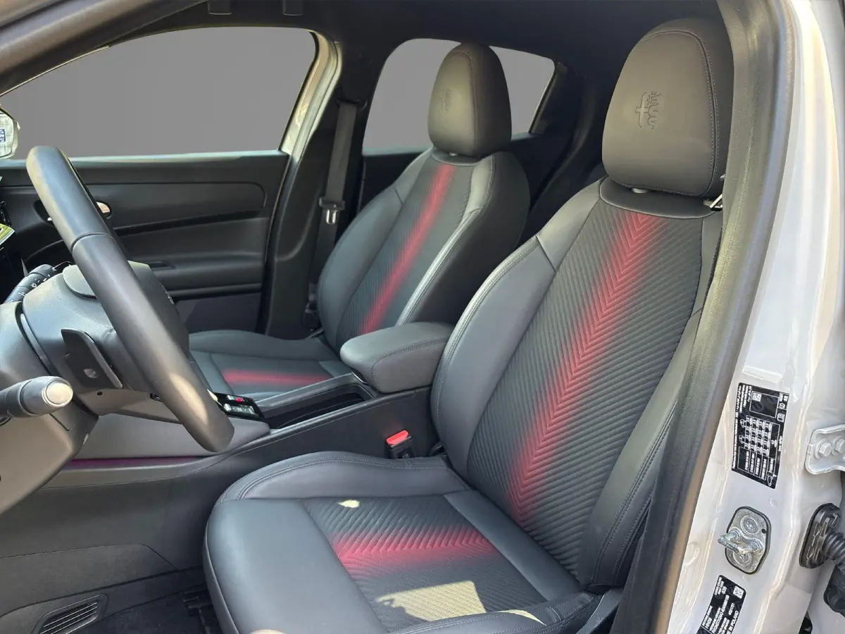 1.2 Turbo Hybrid Ibrida Speciale | Navigatie | Parkeersensoren | Camera | Apple Carplay/Android Auto | LMV 18"| Cimate Control | Cruise control |