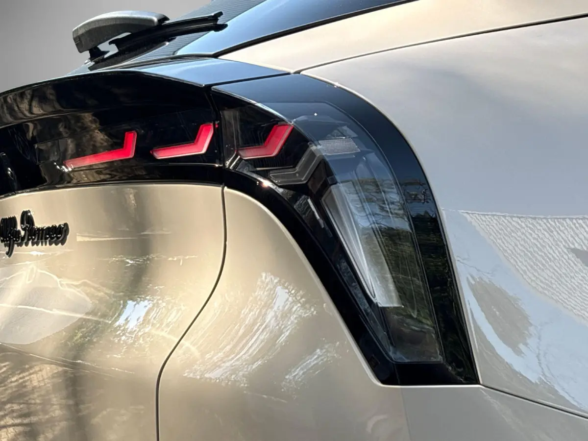 1.2 Turbo Hybrid Ibrida Speciale | Navigatie | Parkeersensoren | Camera | Apple Carplay/Android Auto | LMV 18"| Cimate Control | Cruise control |