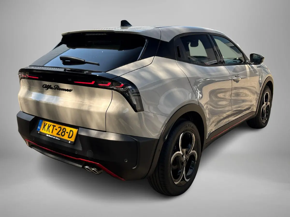 1.2 Turbo Hybrid Ibrida Speciale | Navigatie | Parkeersensoren | Camera | Apple Carplay/Android Auto | LMV 18"| Cimate Control | Cruise control |