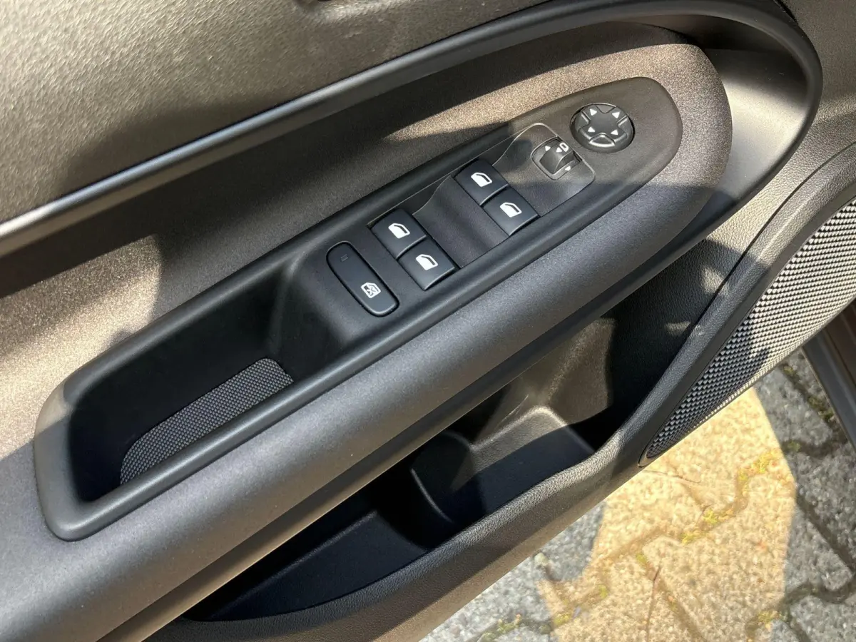 1.2 Turbo Hybrid Ibrida Speciale | Navigatie | Parkeersensoren | Camera | Apple Carplay/Android Auto | LMV 18"| Cimate Control | Cruise control |
