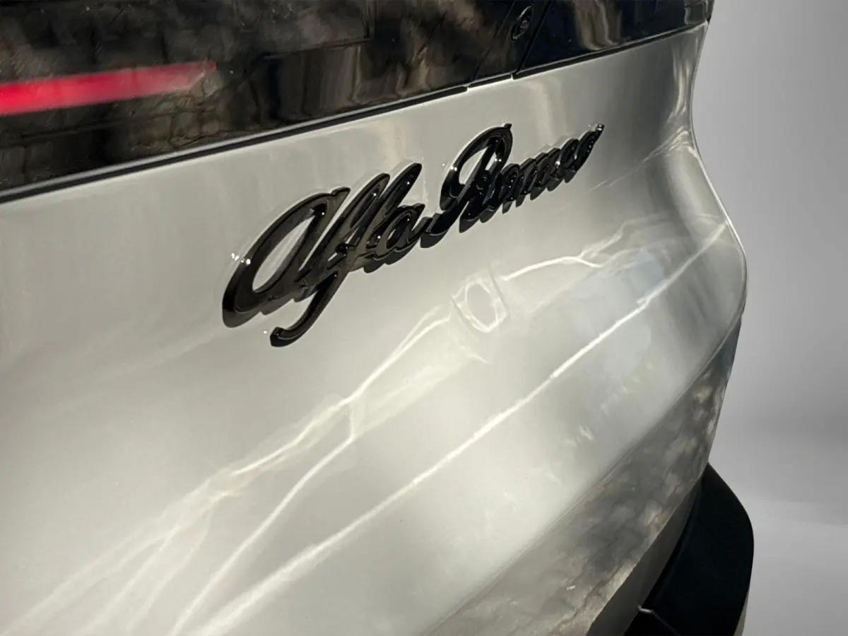 1.2 Turbo Hybrid Ibrida Speciale | Navigatie | Parkeersensoren | Camera | Apple Carplay/Android Auto | LMV 18"| Cimate Control | Cruise control |