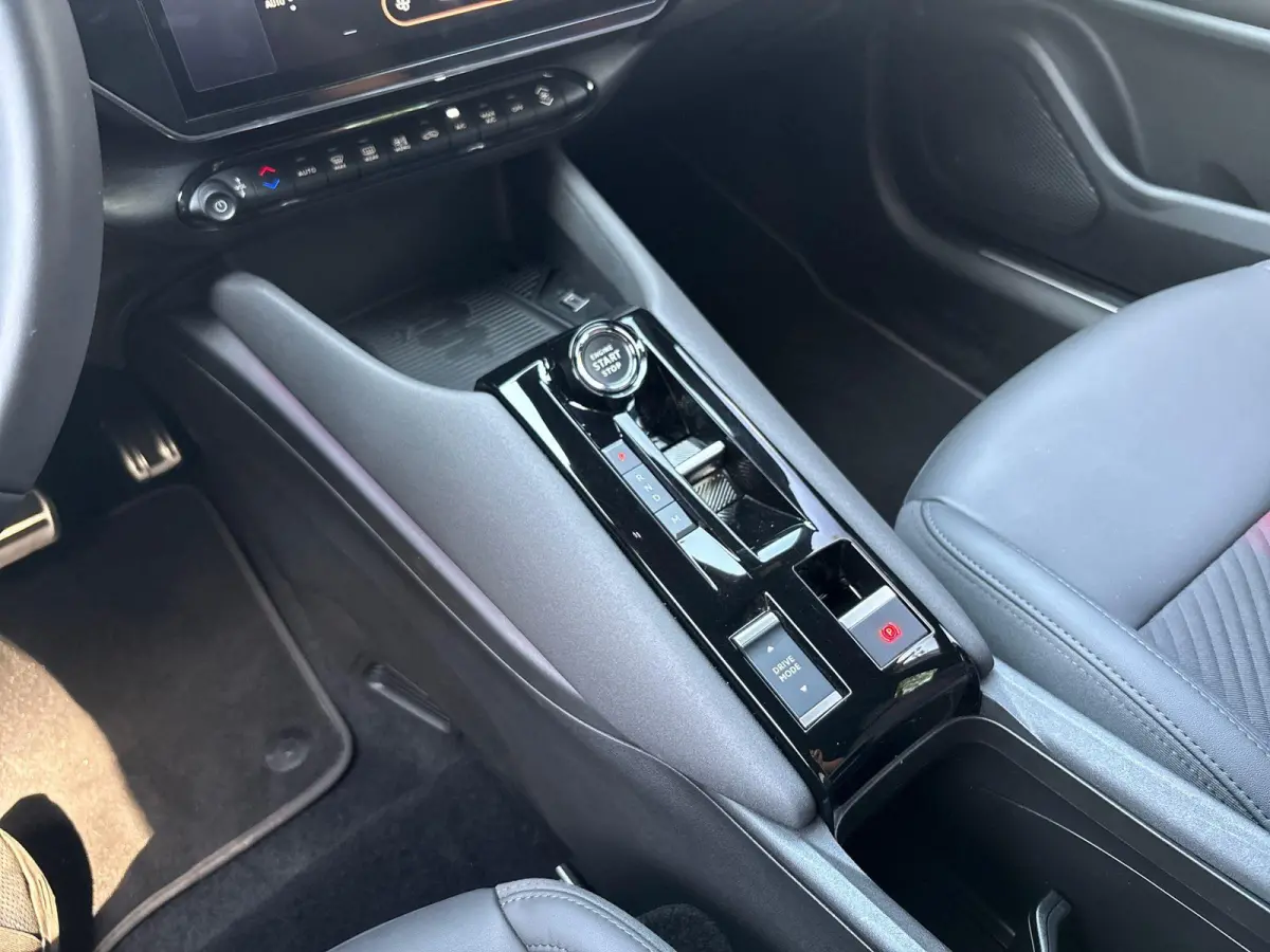 1.2 Turbo Hybrid Ibrida Speciale | Navigatie | Parkeersensoren | Camera | Apple Carplay/Android Auto | LMV 18"| Cimate Control | Cruise control |