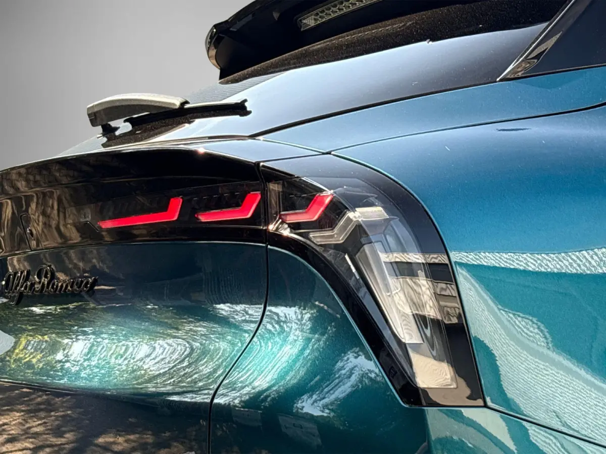 1.2 Turbo Hybrid Ibrida Speciale | Navigatie | Parkeersensoren | Camera | Apple Carplay/Android Auto | LMV 18"| Cimate Control | Cruise control |